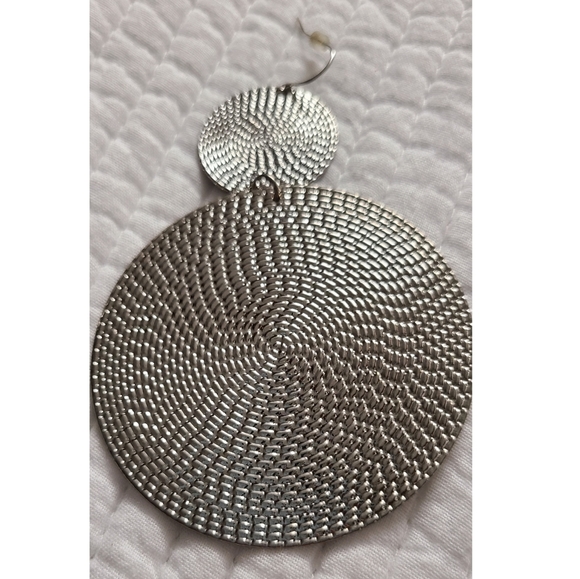 Round earrings. Set of 2 - Picture 2 of 3